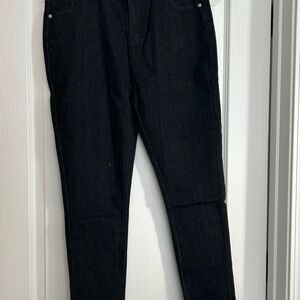 Black Skinny Jeans with Tapered Leg Design